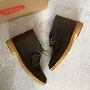 Clarks Desert Boot in Beeswax. Size 8.